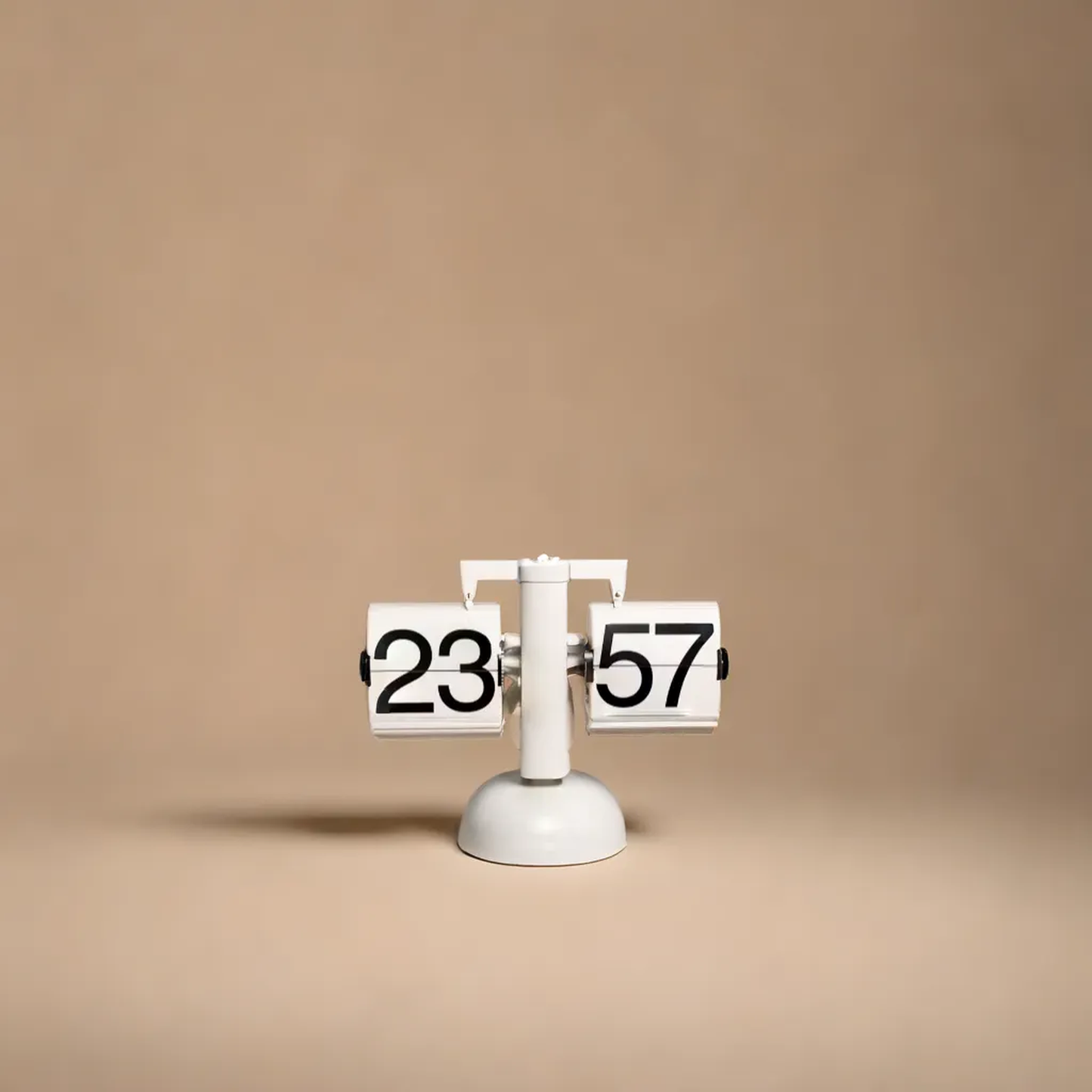 Flipping table clock